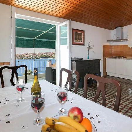 Apartment Mavarcica A4 *